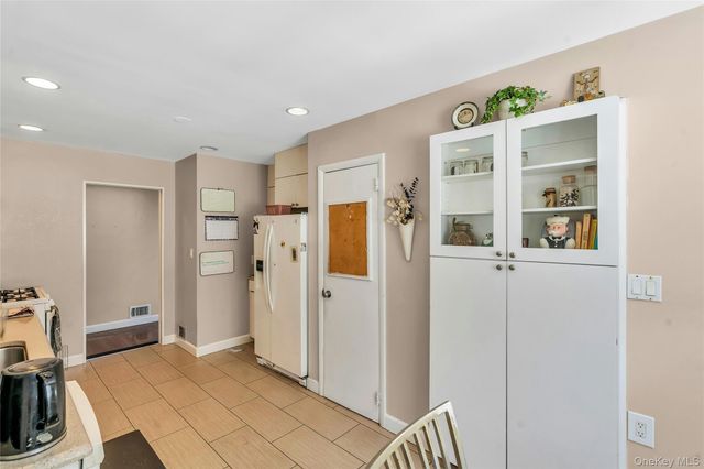 33 Cameo Road, Commack, NY 11725