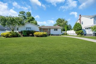 33 Cameo Road, Commack, NY 11725