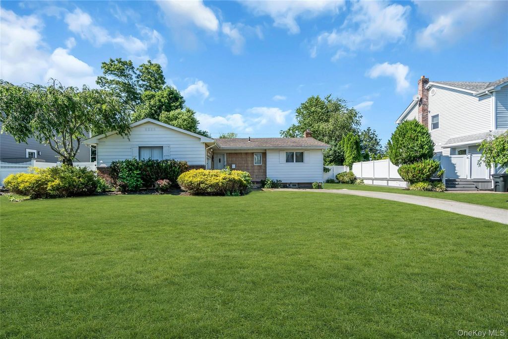33 Cameo Road, Commack, NY 11725