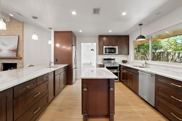 4004 Austin Woods DR, Austin, TX 78759