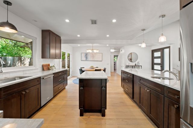 4004 Austin Woods DR, Austin, TX 78759