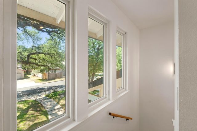 4004 Austin Woods DR, Austin, TX 78759