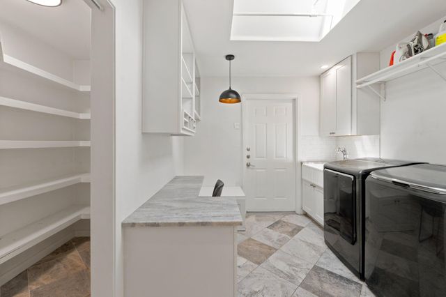 4004 Austin Woods DR, Austin, TX 78759