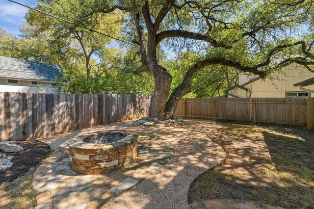 4004 Austin Woods DR, Austin, TX 78759