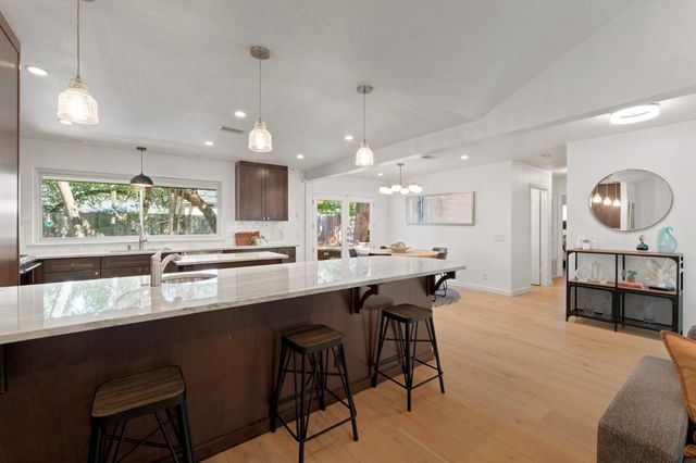 4004 Austin Woods DR, Austin, TX 78759
