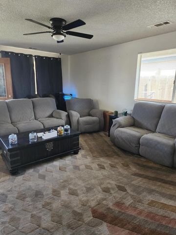 1453 E Sonora Avenue, Tulare, CA 93274