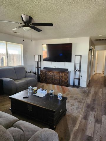 1453 E Sonora Avenue, Tulare, CA 93274