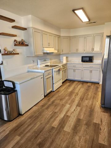 1453 E Sonora Avenue, Tulare, CA 93274