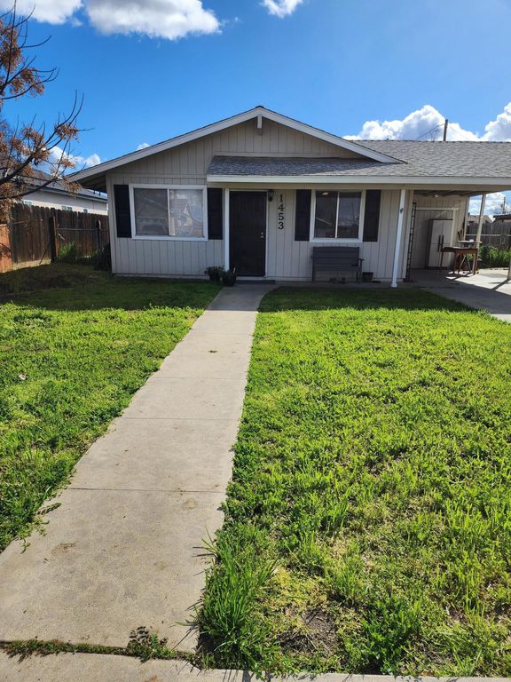 1453 E Sonora Avenue, Tulare, CA 93274