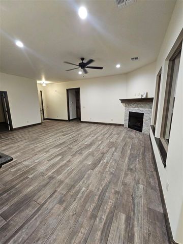 115 S 6th Ave, Sterling, OK 73567