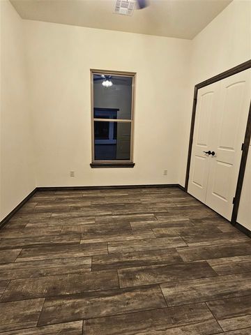 115 S 6th Ave, Sterling, OK 73567