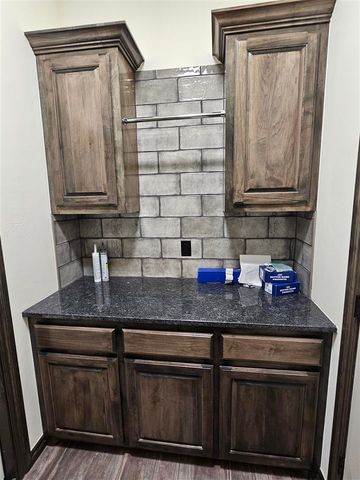 115 S 6th Ave, Sterling, OK 73567