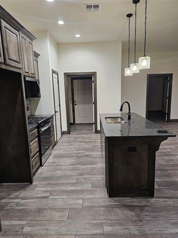 115 S 6th Ave, Sterling, OK 73567