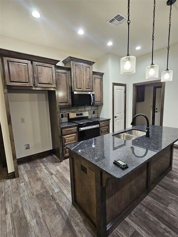 115 S 6th Ave, Sterling, OK 73567