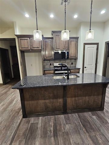 115 S 6th Ave, Sterling, OK 73567