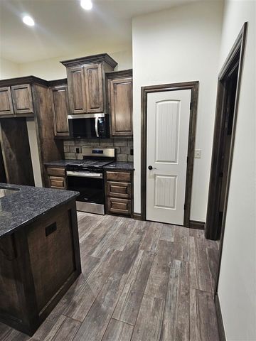 115 S 6th Ave, Sterling, OK 73567