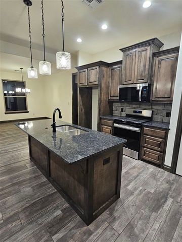 115 S 6th Ave, Sterling, OK 73567