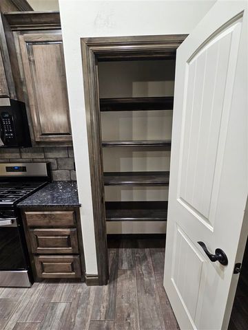 115 S 6th Ave, Sterling, OK 73567