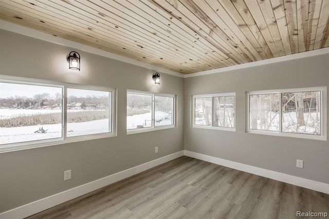 1998 Lakeview Drive, Lapeer, MI 48446