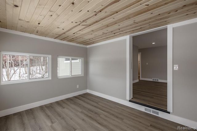 1998 Lakeview Drive, Lapeer, MI 48446