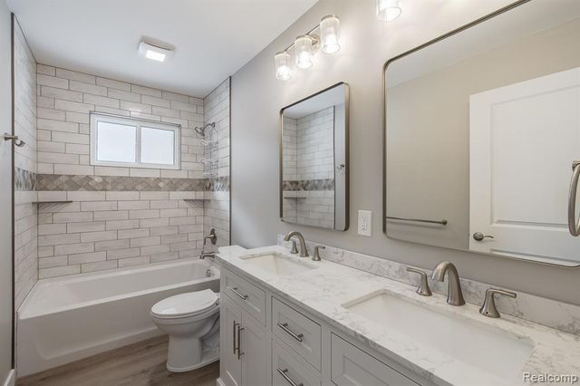 1998 Lakeview Drive, Lapeer, MI 48446