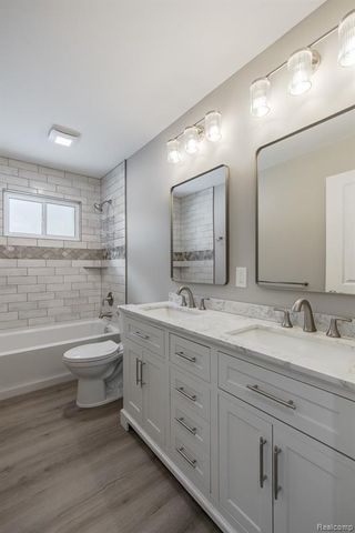 1998 Lakeview Drive, Lapeer, MI 48446