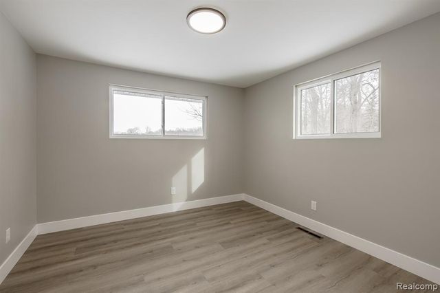 1998 Lakeview Drive, Lapeer, MI 48446