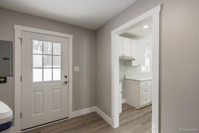 1998 Lakeview Drive, Lapeer, MI 48446