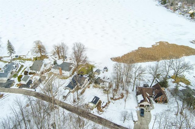 1998 Lakeview Drive, Lapeer, MI 48446