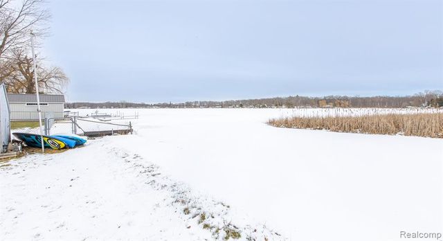 1998 Lakeview Drive, Lapeer, MI 48446