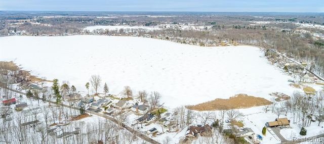 1998 Lakeview Drive, Lapeer, MI 48446