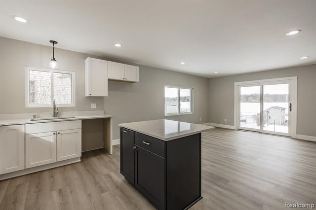 1998 Lakeview Drive, Lapeer, MI 48446