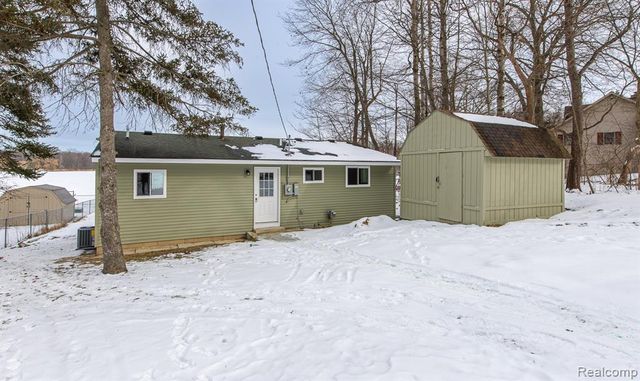 1998 Lakeview Drive, Lapeer, MI 48446