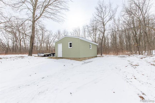 1998 Lakeview Drive, Lapeer, MI 48446
