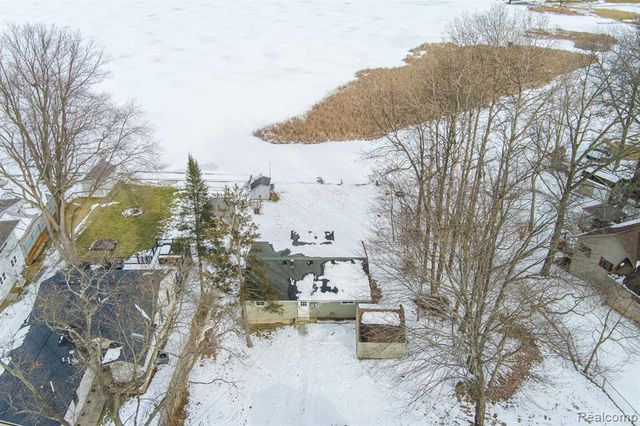 1998 Lakeview Drive, Lapeer, MI 48446