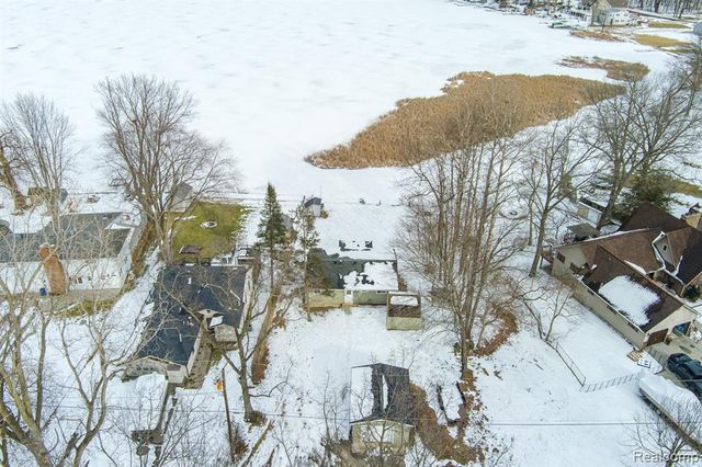 1998 Lakeview Drive, Lapeer, MI 48446