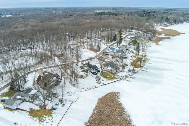 1998 Lakeview Drive, Lapeer, MI 48446