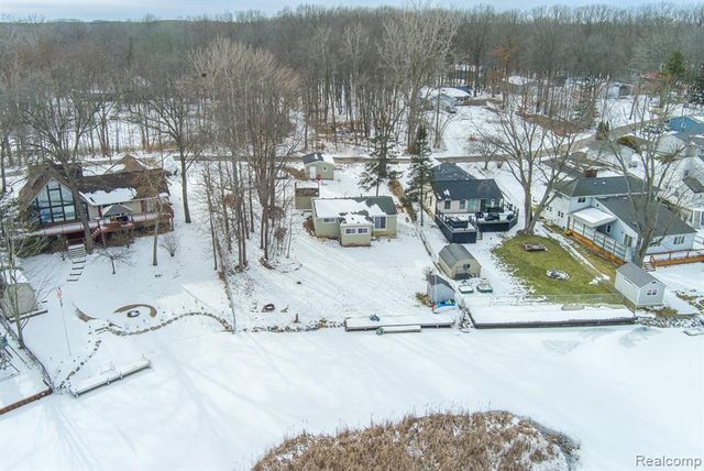 1998 Lakeview Drive, Lapeer, MI 48446