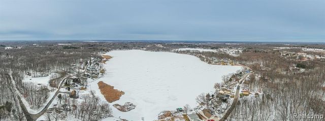 1998 Lakeview Drive, Lapeer, MI 48446