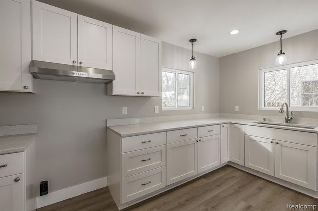 1998 Lakeview Drive, Lapeer, MI 48446