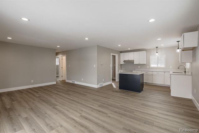 1998 Lakeview Drive, Lapeer, MI 48446