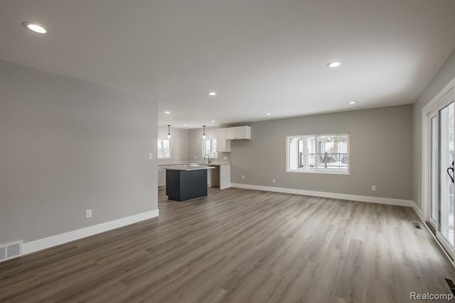 1998 Lakeview Drive, Lapeer, MI 48446