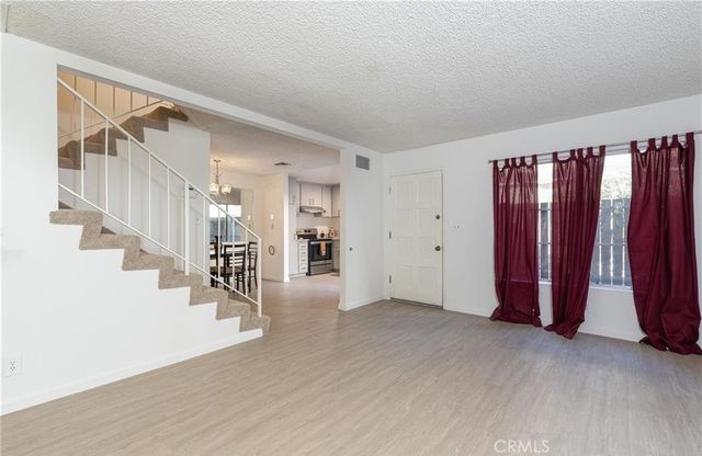 7301 Lennox Avenue D10, Van Nuys, CA 91405