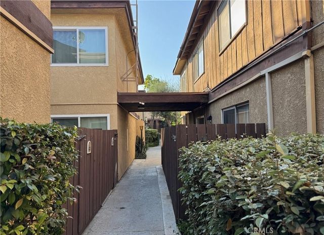 7301 Lennox Avenue D10, Van Nuys, CA 91405