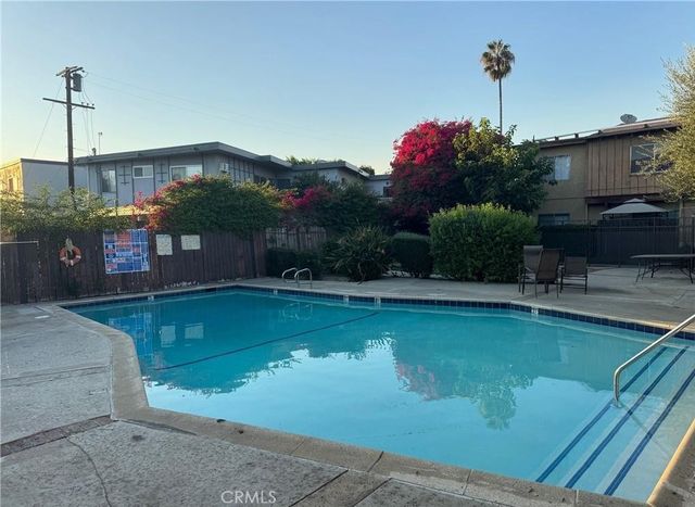 7301 Lennox Avenue D10, Van Nuys, CA 91405