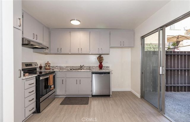 7301 Lennox Avenue D10, Van Nuys, CA 91405