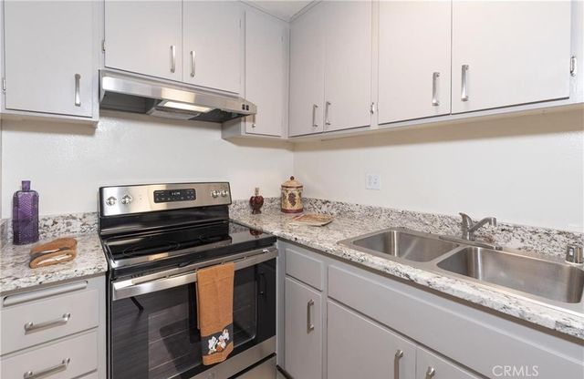 7301 Lennox Avenue D10, Van Nuys, CA 91405