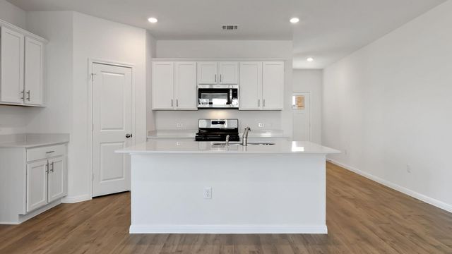 1808 SIDE BUSTER TRL, Leander, TX 78641