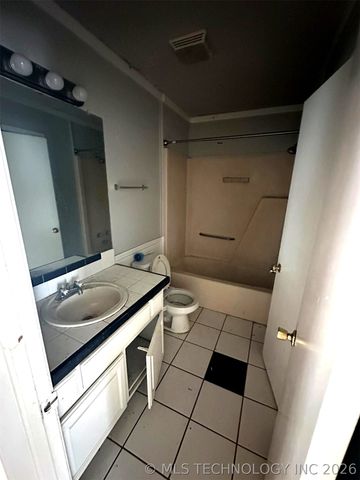 1406 W 13th Street S, Claremore, OK 74017