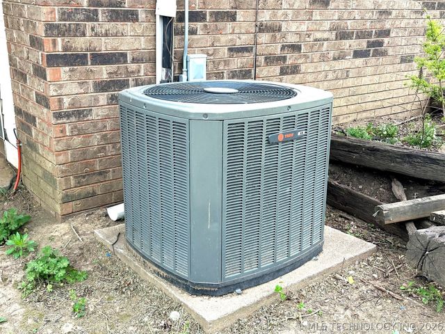 1406 W 13th Street S, Claremore, OK 74017